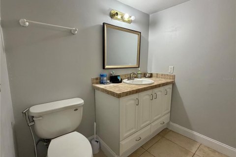 Townhouse in Haines City, Florida 2 bedrooms, 186.27 sq.m. № 2197035 - photo 20