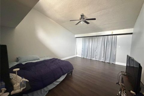 Townhouse in Haines City, Florida 2 bedrooms, 186.27 sq.m. № 2197035 - photo 17