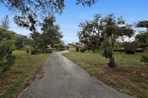Townhouse in Haines City, Florida 2 bedrooms, 186.27 sq.m. № 2197035 - photo 23