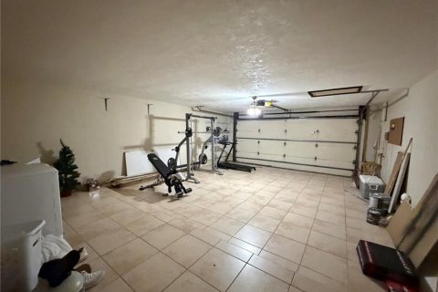 Townhouse in Haines City, Florida 2 bedrooms, 186.27 sq.m. № 2197035 - photo 25
