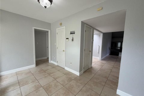 Townhouse in Haines City, Florida 2 bedrooms, 186.27 sq.m. № 2197035 - photo 4