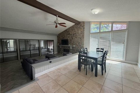 Townhouse in Haines City, Florida 2 bedrooms, 186.27 sq.m. № 2197035 - photo 10