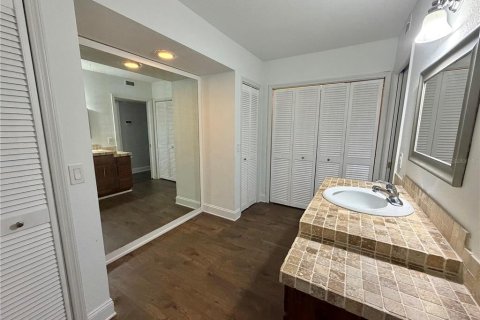 Townhouse in Haines City, Florida 2 bedrooms, 186.27 sq.m. № 2197035 - photo 21