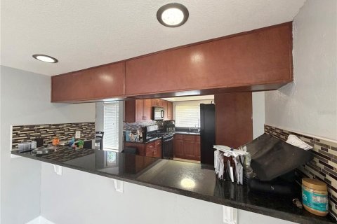 Townhouse in Haines City, Florida 2 bedrooms, 186.27 sq.m. № 2197035 - photo 6