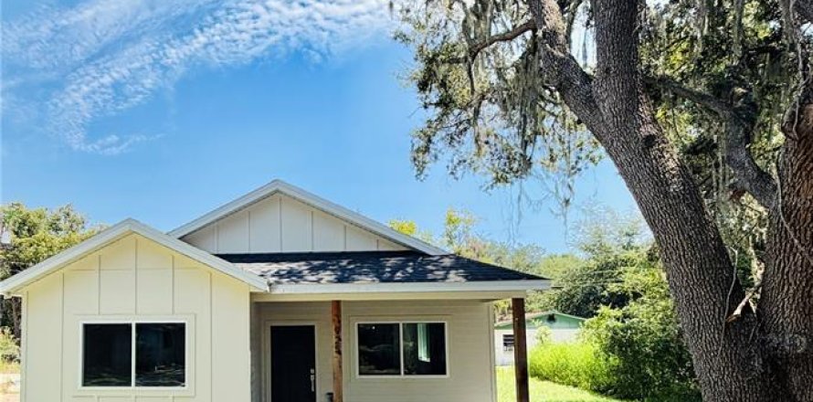 House in Gainesville, Florida 3 bedrooms, 129.04 sq.m. № 2224584