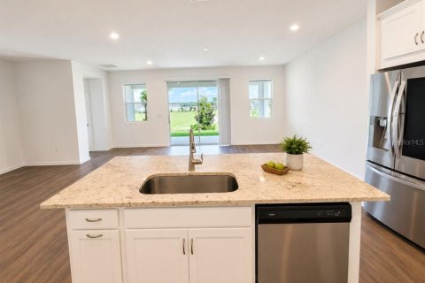 House in Kissimmee, Florida 4 bedrooms, 187.48 sq.m. № 2113845 - photo 7