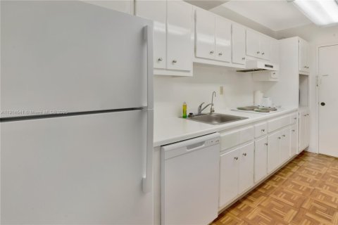 Снять в аренду кондоминиум в Майами-Бич, Флорида 49.24м2, № 2058287 - фото 12