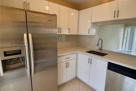 Townhouse in Margate, Florida 2 bedrooms, 117.89 sq.m. № 2008849