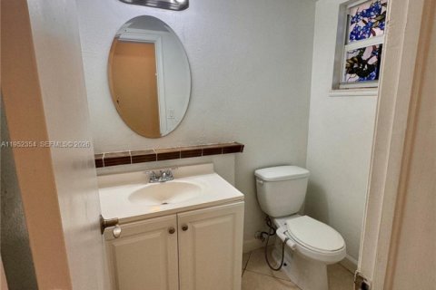 Townhouse in Margate, Florida 2 bedrooms, 117.89 sq.m. № 2008849 - photo 15