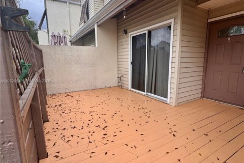 Townhouse in Margate, Florida 2 bedrooms, 117.89 sq.m. № 2008849 - photo 4