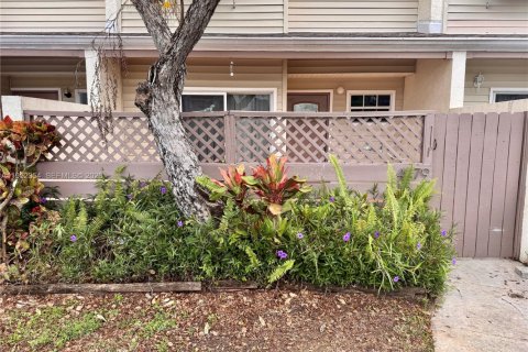 Townhouse in Margate, Florida 2 bedrooms, 117.89 sq.m. № 2008849 - photo 2