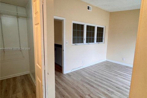 Townhouse in Margate, Florida 2 bedrooms, 117.89 sq.m. № 2008849 - photo 21