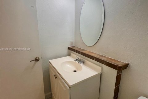 Townhouse in Margate, Florida 2 bedrooms, 117.89 sq.m. № 2008849 - photo 14