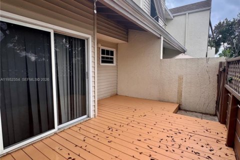 Townhouse in Margate, Florida 2 bedrooms, 117.89 sq.m. № 2008849 - photo 5