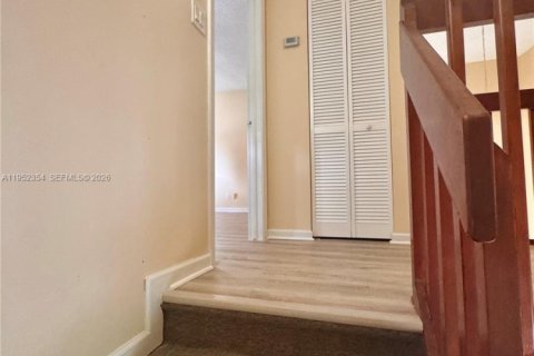 Townhouse in Margate, Florida 2 bedrooms, 117.89 sq.m. № 2008849 - photo 20