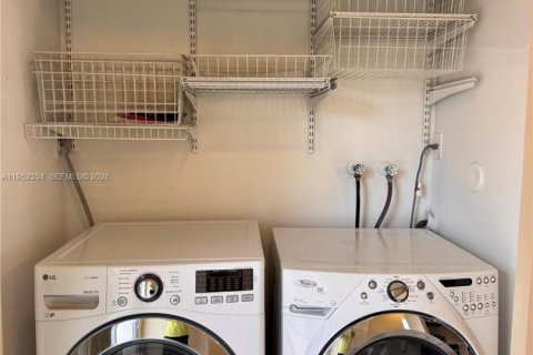 Townhouse in Margate, Florida 2 bedrooms, 117.89 sq.m. № 2008849 - photo 8