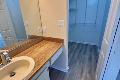 Townhouse in Margate, Florida 2 bedrooms, 117.89 sq.m. № 2008849 - photo 24