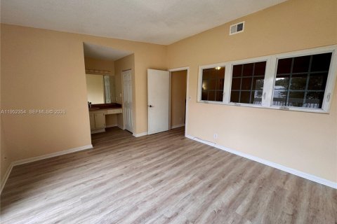 Townhouse in Margate, Florida 2 bedrooms, 117.89 sq.m. № 2008849 - photo 22