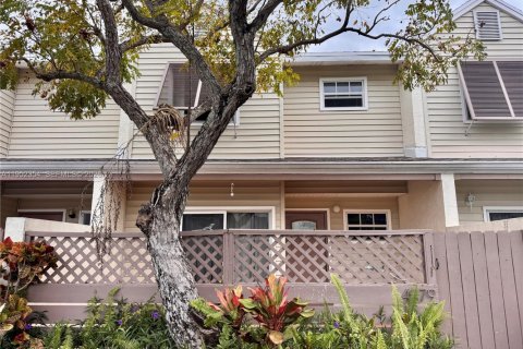 Townhouse in Margate, Florida 2 bedrooms, 117.89 sq.m. № 2008849 - photo 3