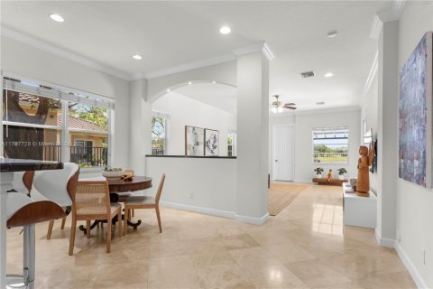 House in Weston, Florida 6 bedrooms, 446.21 sq.m. № 1686168 - photo 11