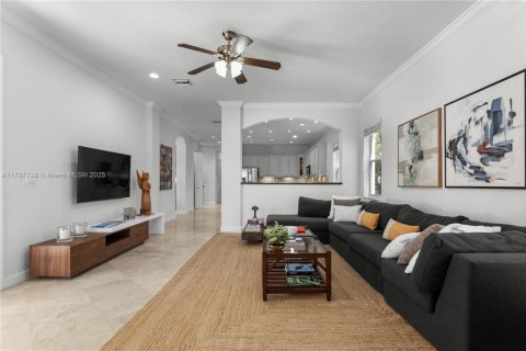 House in Weston, Florida 6 bedrooms, 446.21 sq.m. № 1686168 - photo 13