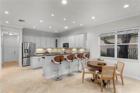 House in Weston, Florida 6 bedrooms, 446.21 sq.m. № 1686168 - photo 9