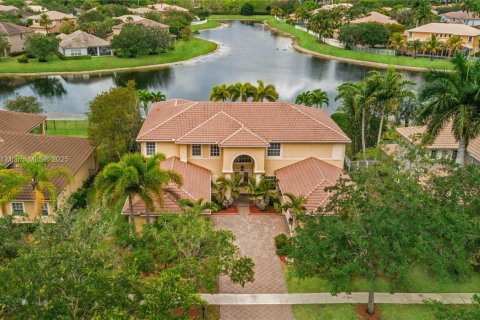 House in Weston, Florida 6 bedrooms, 446.21 sq.m. № 1686168 - photo 2