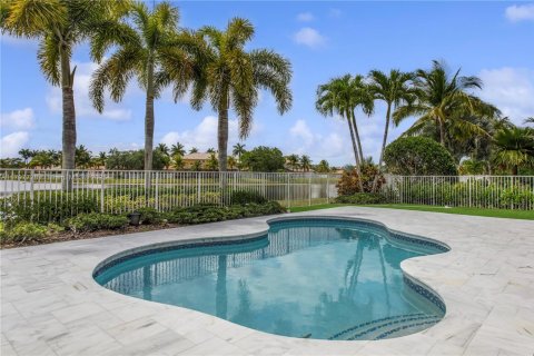 House in Weston, Florida 6 bedrooms, 446.21 sq.m. № 1686168 - photo 21