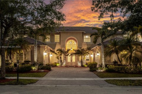 House in Weston, Florida 6 bedrooms, 446.21 sq.m. № 1686168 - photo 1