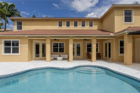 House in Weston, Florida 6 bedrooms, 446.21 sq.m. № 1686168 - photo 16
