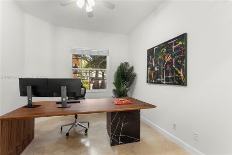 House in Weston, Florida 6 bedrooms, 446.21 sq.m. № 1686168 - photo 22