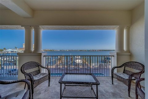 Condo in Redington Shores, Florida, 3 bedrooms  № 1657486 - photo 18