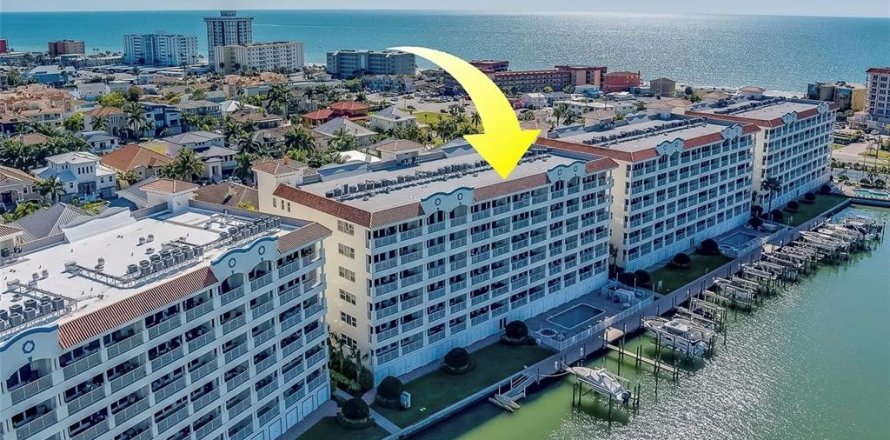 Condo in Redington Shores, Florida, 3 bedrooms  № 1657486