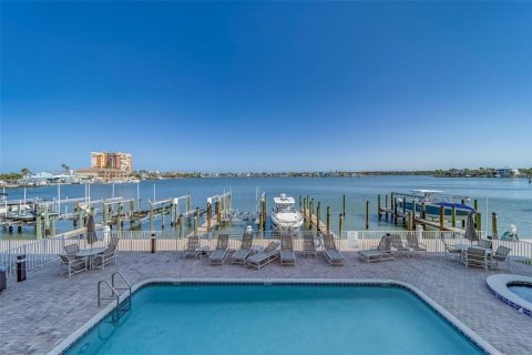 Condo in Redington Shores, Florida, 3 bedrooms  № 1657486 - photo 22