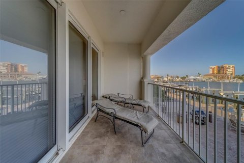 Condo in Redington Shores, Florida, 3 bedrooms  № 1657486 - photo 20