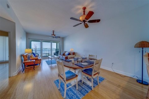 Condo in Redington Shores, Florida, 3 bedrooms  № 1657486 - photo 11