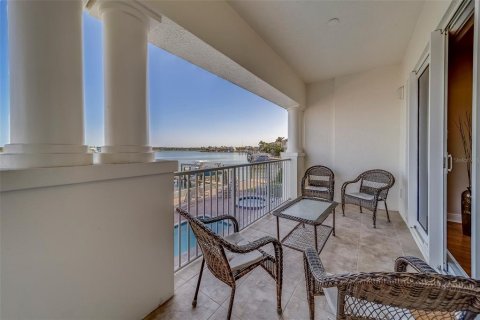 Condo in Redington Shores, Florida, 3 bedrooms  № 1657486 - photo 19