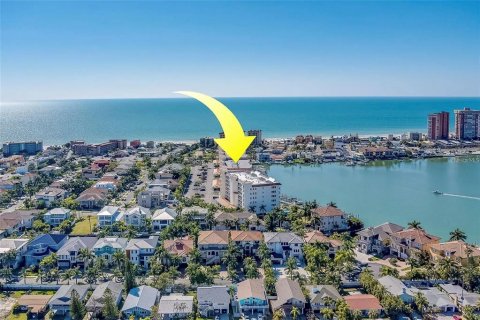 Condo in Redington Shores, Florida, 3 bedrooms  № 1657486 - photo 2