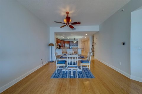 Condo in Redington Shores, Florida, 3 bedrooms  № 1657486 - photo 13