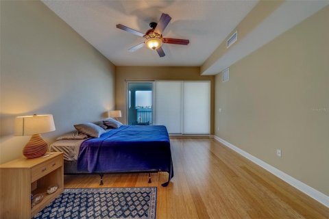 Condo in Redington Shores, Florida, 3 bedrooms  № 1657486 - photo 14