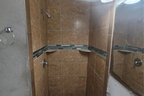 Immobilier commercial à vendre à Bradenton, Floride: 5 chambres, 143.07 m2 № 2351619 - photo 14