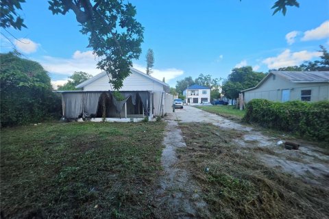 Immobilier commercial à vendre à Bradenton, Floride: 5 chambres, 143.07 m2 № 2351619 - photo 3