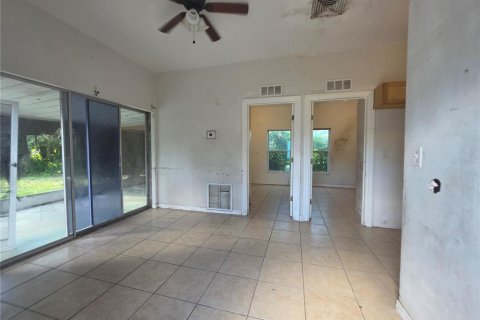 Immobilier commercial à vendre à Bradenton, Floride: 5 chambres, 143.07 m2 № 2351619 - photo 9