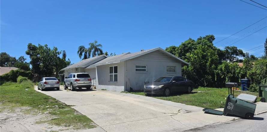 Immobilier commercial à Bradenton, Floride 5 chambres, 143.07 m2 № 2351619