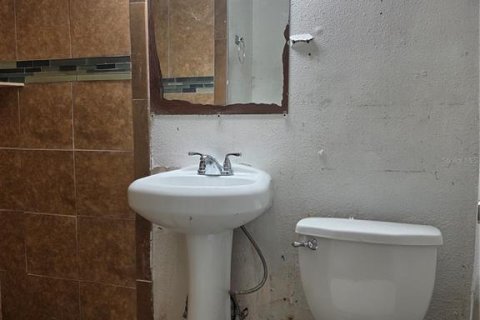Immobilier commercial à vendre à Bradenton, Floride: 5 chambres, 143.07 m2 № 2351619 - photo 12