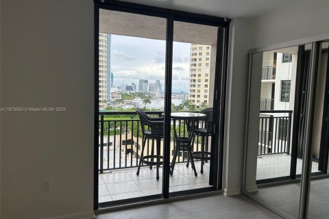 Condominio en alquiler en Miami, Florida, 1 dormitorio, 65.03 m2 № 1927481 - foto 16