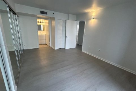 Condominio en alquiler en Miami, Florida, 1 dormitorio, 65.03 m2 № 1927481 - foto 13