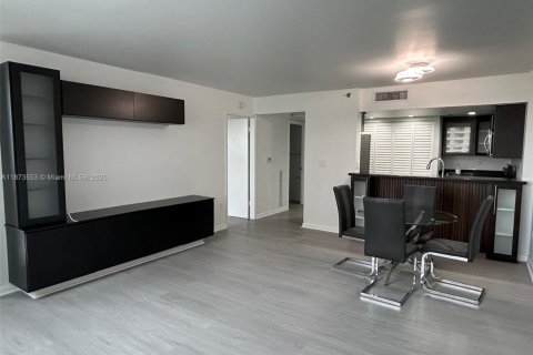 Condominio en alquiler en Miami, Florida, 1 dormitorio, 65.03 m2 № 1927481 - foto 8