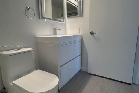 Condominio en alquiler en Miami, Florida, 1 dormitorio, 65.03 m2 № 1927481 - foto 19