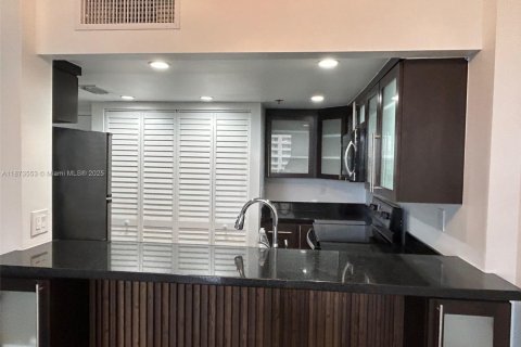Condominio en alquiler en Miami, Florida, 1 dormitorio, 65.03 m2 № 1927481 - foto 10